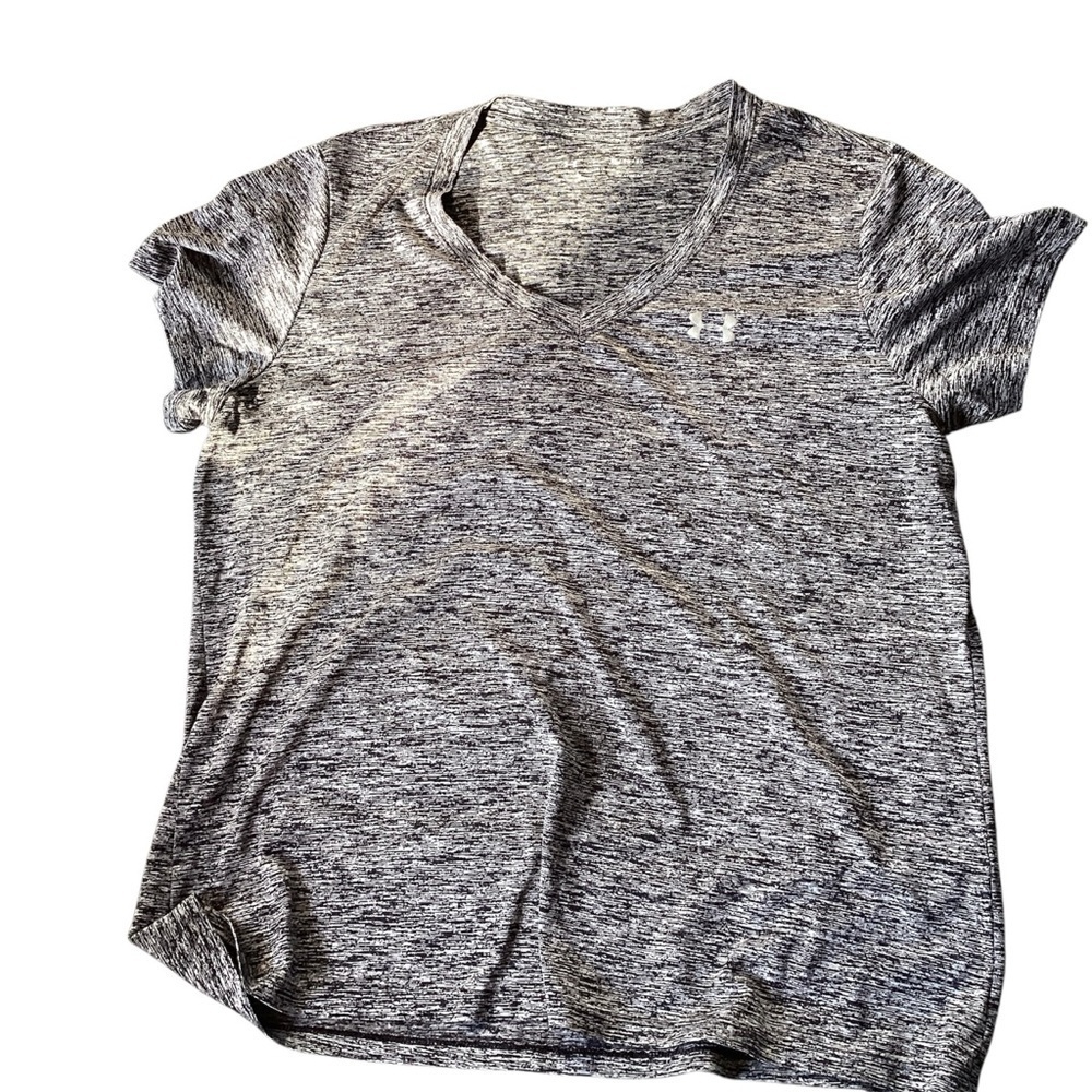 #119 Under Armour Women's Gray V-Neck Top size:Xl